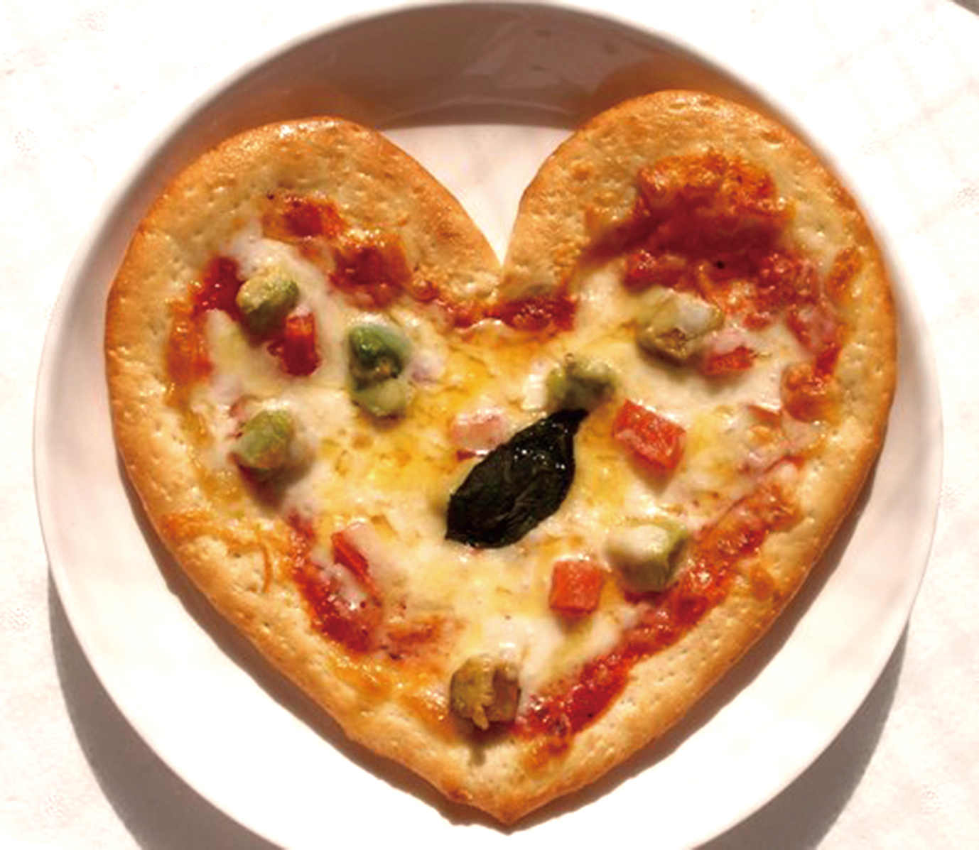 手作りピザのLOVEゲリータ 全商品に保命酒のハーブを生地に練り込んで