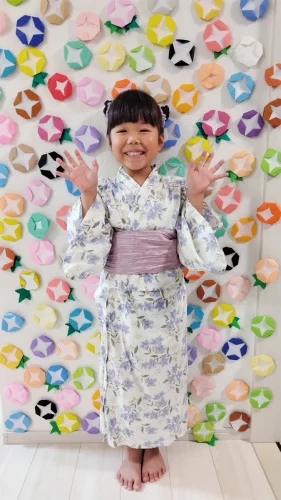「朝顔いっぱい」あやかちゃん（6歳）<br><br>★折り紙で朝顔を100輪折って、壁一面のお花畑にしました。