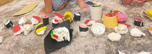 「おすしや」かんたくん（6歳）<br><br>★ティッシュと画用紙で作ったよ。いろんなお寿司を作ったよ。