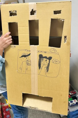 「じどうはんばいき」あかりちゃん（8歳）<br><br>★カッターを手伝ってもらって、本当にジュースが当たるようにしたよ