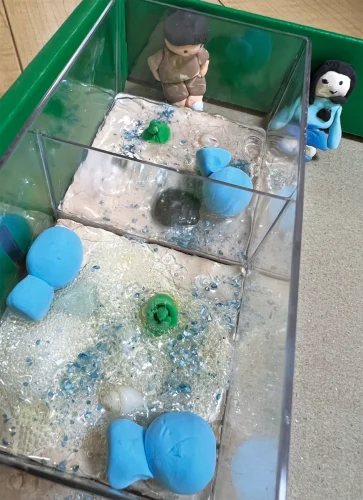 「オリジナル水族館」はなたんちゃん（9歳）<br><br>★水槽の水はレジンやボンドで表現し、貝殻や石は海で拾った本物を使っています。
