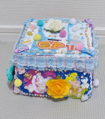 「キラキラのくまの貯金箱」みおりちゃん（7歳）<br><br>★どこからみても可愛いかんじにしたところです。
