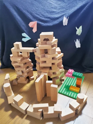 「ピース-ピース-ピース-平和のピース」ぺこくん（8歳）★原爆ドームとハートの紙飛行機と折り鶴を作った。桜を作った。