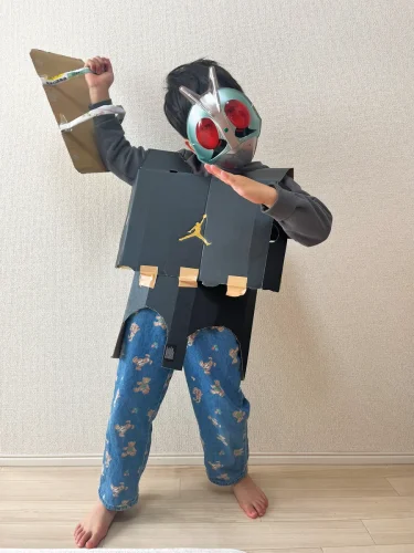 「ロボットに変身！」ひろがるスカイくん（5歳）<br><br>★空き箱を使ってパパと一緒に作ったよ。